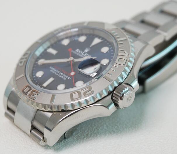 Yacht-Master looks very noble and charming.