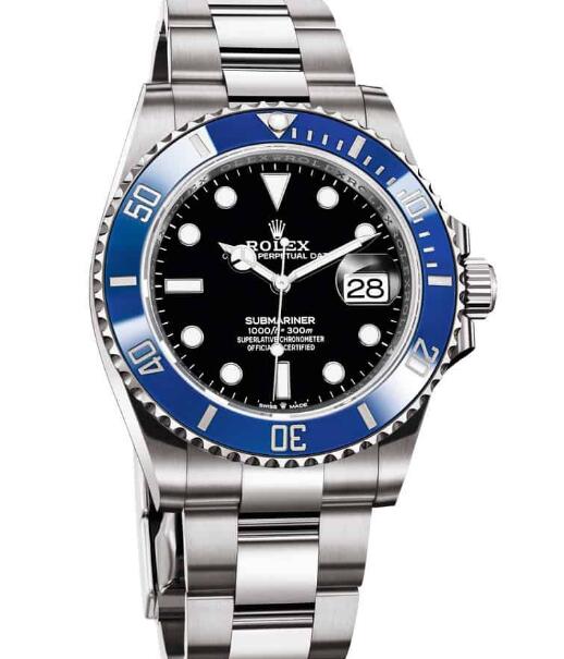 The blue Submariner is crafted by precious white gold.