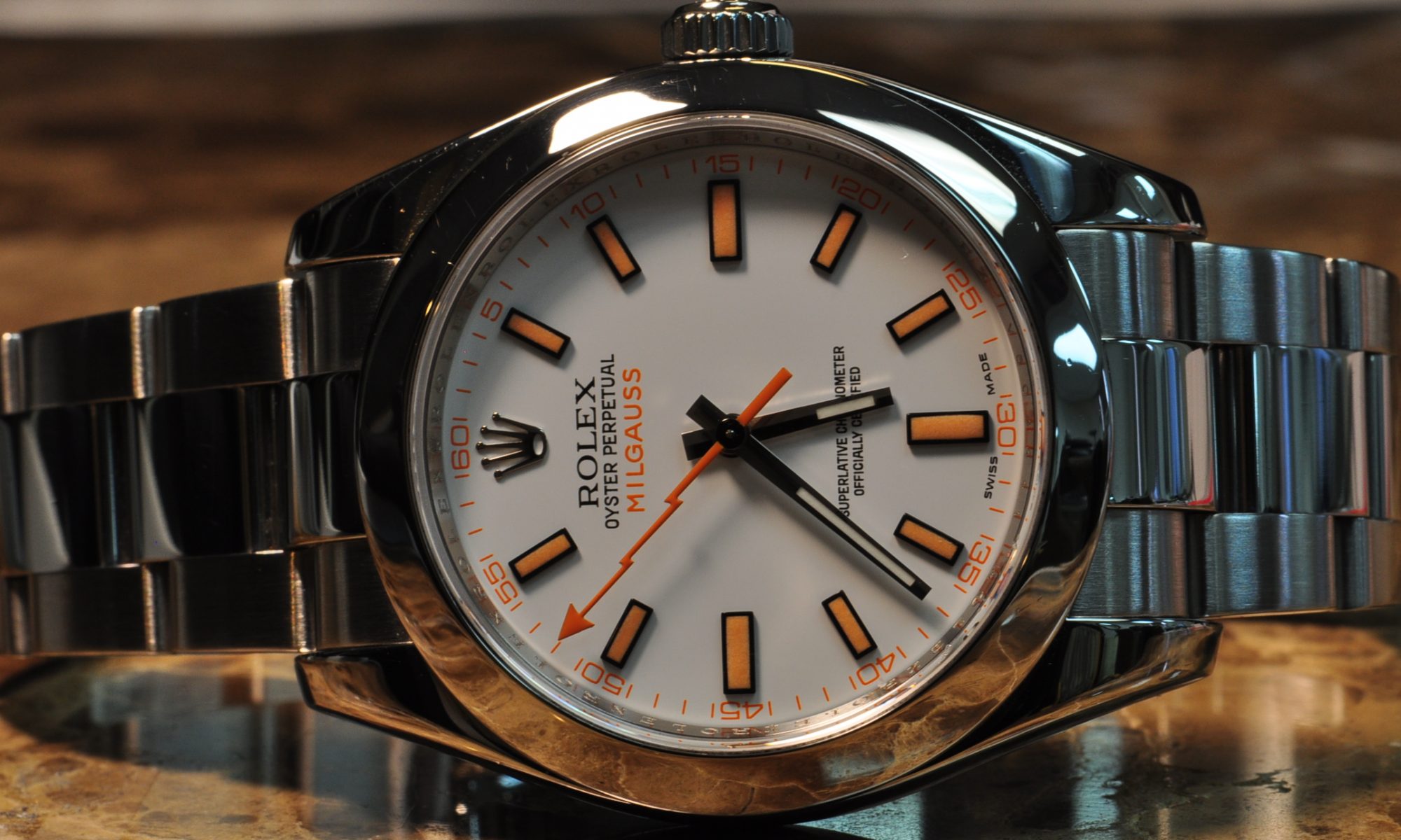 The Oystersteel fake watch has a white dial.